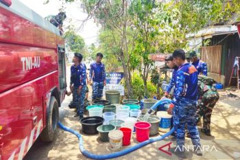 Lanud Sjamsudin Noor hadirkan setetes kepedulian di tengah kekeringan