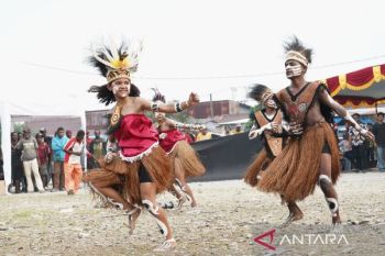 Emanuel Kemong ajak generasi muda Mimika jaga dan rawat warisan seni  budaya
