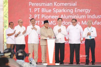 Menko Bahlil dampingi Presiden lepas ekspor perdana banterai EV