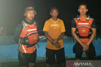 Nelayan SBT hanyut semalaman akibat kehabisan BBM ditemukan selamat