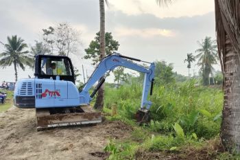 Padang Pariaman operasikan ekskavator dari KKP untuk pemulihan bencana