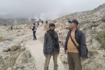 Pendakian Gunung Papandayan kembali dibuka usai fenomena Blue Fire dinyatakan hilang