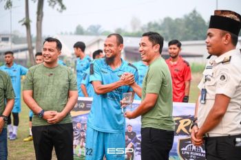Eks pemain Timnas Indonesia turun ke lapangan ,  Pekanbaru Selection FC kalahkan LPN Rumbai FC 6-5