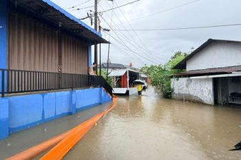 Kementerian PU kerahkan pompa dan ekskavator tangani banjir Padang