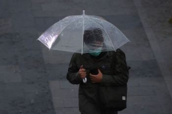 BMKG prakirakan hujan ringan hingga petir di sejumlah kota Indonesia
