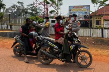 Polsek Jagebob bagikan masker untuk warga Merauke terdampak kabut asap