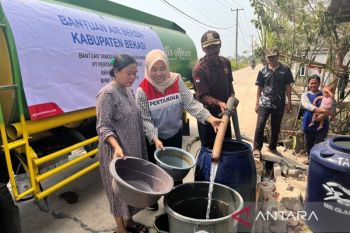 Pemkab Bekasi telah salurkan 16 juta liter air kepada warga terdampak kekeringan