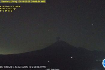 Info terkini erupsi Semeru: Gunung tertinggi di Jawa meletus 5 kali, Status Siaga!