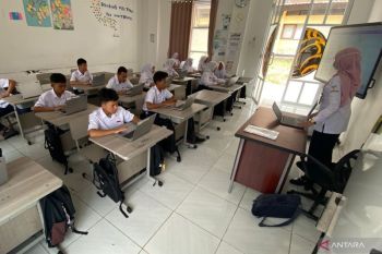 Sekolah Rakyat di Garut mengajarkan siswa tentang teknologi digital