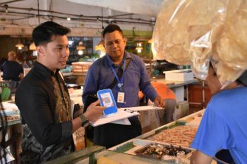 BCA-BI mengedukasi pedagang di Batam melalui Program GERAI Pasar QRIS