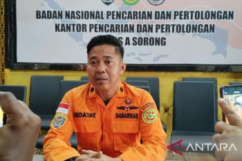 Tim SAR evakuasi 10 korban kapal tenggelam di perairan Sorong Selatan