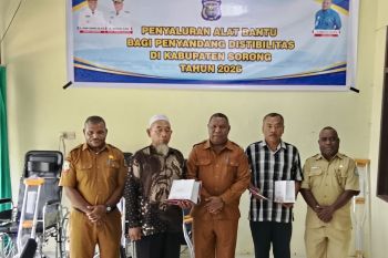 Pemkab Sorong salurkan bantuan kepada penyandang disabilitas