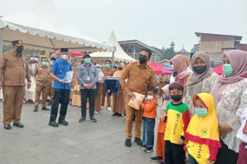 Solok Selatan bagikan 26.912 seragam gratis bagi siswa