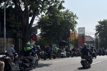 Gubernur Koster minta warga Bali tetap tenang karena BBM segera normal