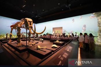 Prabowo jelajahi Museum Gajah bersama anak-anak sekolah