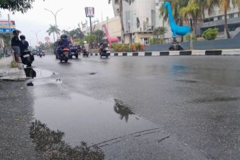 BMKG keluarkan peringatan potensi hujan dan petir disertai angin kencang di Malut