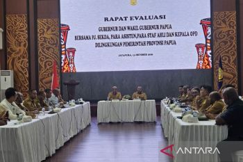 Gubernur Papua ingatkan program OPD harus sesuai visi-misi daerah