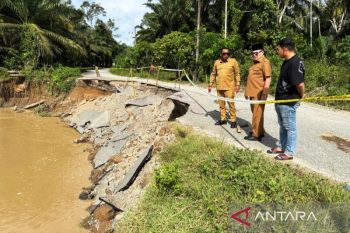 Pemkab Nagan Raya kerahkan personel tangani dampak erosi sungai