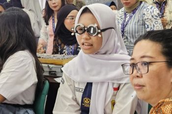 Harga emas Antam Sabtu ini naik
