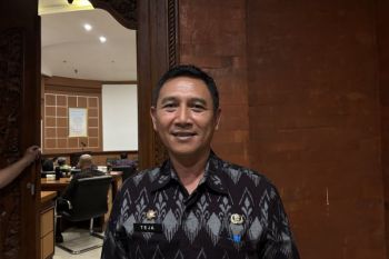 BPBD Bali dan lembaga terkait salurkan air bersih 177.500 liter tangani dampak musim hujan mundur