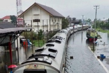 KA kembali terlambat akibat banjir Semarang