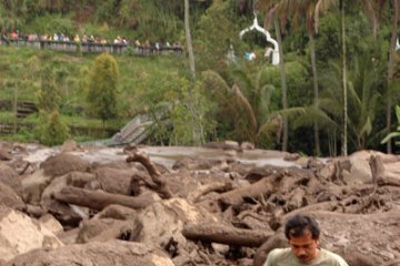 Tiga warga hilang akibat banjir Tanah Datar