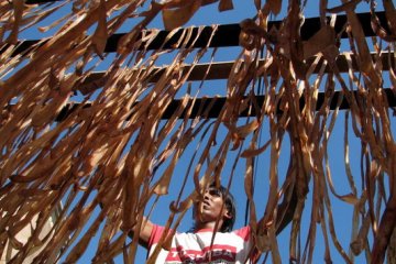 Produksi kerupuk rambak Magetan terkendala cuaca