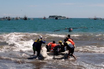 Tim gabungan sisir pantai cari korban kapal tenggelam Pulau Gosong