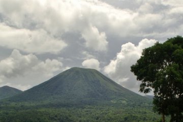 BNPB Nyatakan Status Gunung Lokon Awas