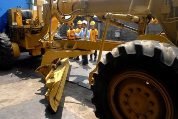 Pendapatan United Tractor naik 42 persen