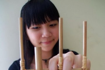 Angklung tarik perhatian warga Kota Pernik Bulgaria