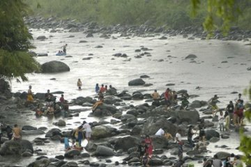 Ribuan warga Temanggung lakukan tradisi "padusan"