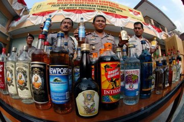 Polisi sita 2.592 botol vodka dan satu botol wiski