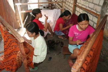 Perajin batik Tuban tenang berkarya dengan perlindungan hak cipta