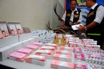 Polisi akan periksa artis "endorse" kosmetik ilegal