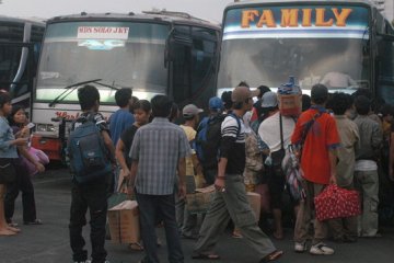 Polisi Tes Alkohol Sopir Bus Jelang Lebaran 