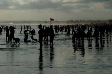 Kembang api juga disundut di Pangandaran