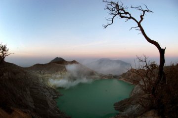 Suhu kawah Gunung Ijen meningkat 