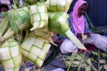 Silaturahmi antar umat beragama di Gang Boncel