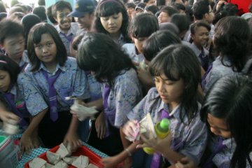 Kantin Kejujuran SMAN 10 Tebo Untung Jutaan 