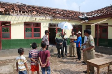 Puting Beliung Rusakkan Sekolah