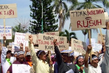 Ratusan buruh rokok Gentong  tuntut uang JHT