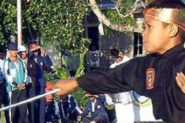 Hendri dari Karimun Unjuk Ketangkasan Berpedang 