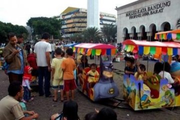 Warga Bandung buka puasa bersama di Jalan Asia Afrika petang ini