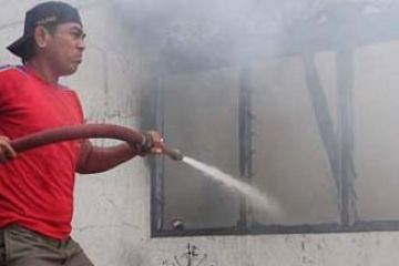 Sebuah Bengkel Sepeda Motor di Tanjung Balai Karimun Terbakar