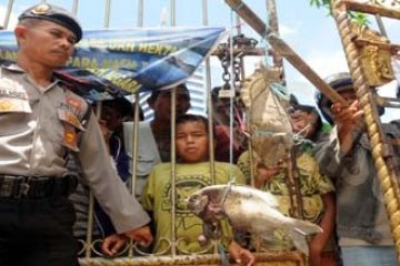 TOLAK PENIMBUNAN LAUT