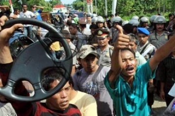 DEMO SUPIR ANGKOT