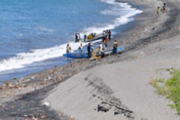 PANTAI PENUH SAMPAH