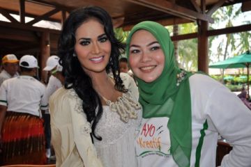 POSE BERSAMA