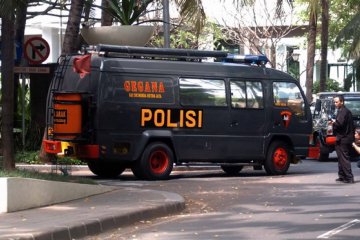 Mobil Gegana tinggalkan Mapolrestabes Surabaya